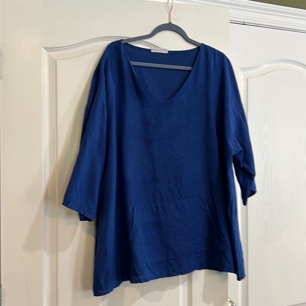 Bryn Walker gorgeous and comfortable linen beautiful blue shirt.